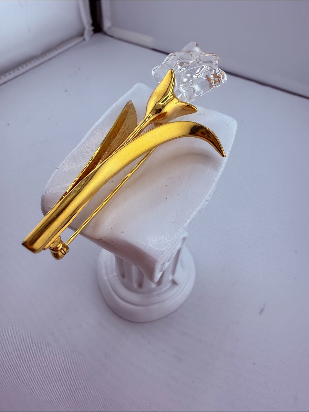 Swarovski Gold-Tone Crystal Flower Brooch - Elegant Women’s Jewelry - Picture 3 of 6